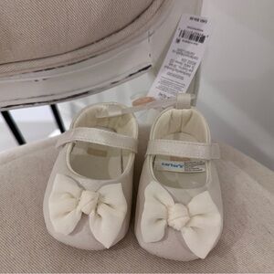 🤍 Baby 9~12 Mth Carter's Ivory With Faint Sparkle Baby Shoes with Bow NWT